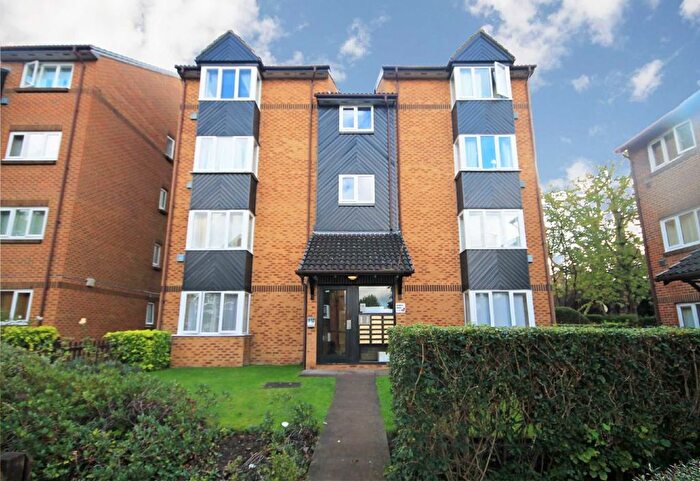 Studio To Rent In Saxon Close, Surbiton, KT6