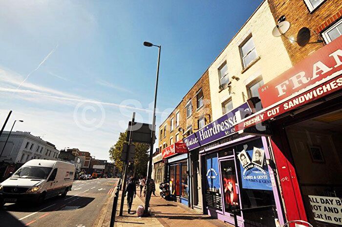 Flat To Rent In Commercial Road, London, E14
