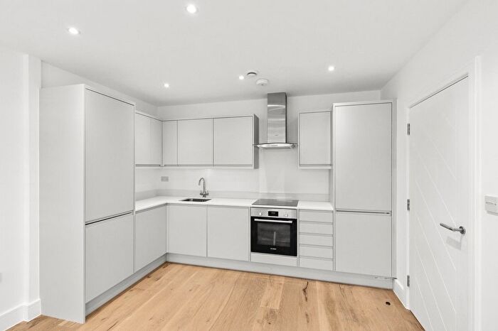 1 Bedroom Flat To Rent In London Road, Sittingbourne, Kent, ME10