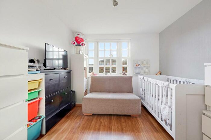 1 Bedroom Flat To Rent In Sydenham Avenue, N21