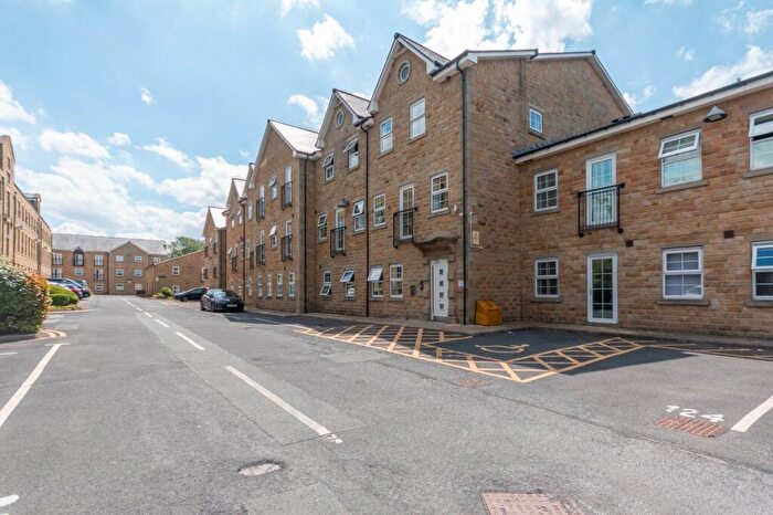 2 Bedroom Flat For Sale In Wood Street, Bingley, West Yorkshire, BD16