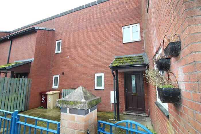 3 Bedroom Town House For Sale In Sycamore Walk, Horwich, Bolton, BL6