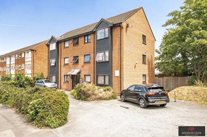 2 Bedroom Apartment For Sale In Thirkleby Close, Slough, Berkshire, SL1