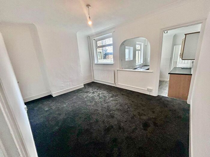 3 Bedroom Terraced House To Rent In Glencoe Road, Chatham, ME4