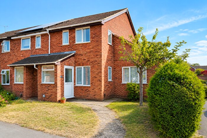 2 Bedroom End Of Terrace House For Sale In Nobles Close, Grove, OX12