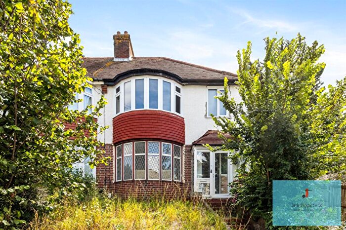 3 Bedroom Semi-Detached House To Rent In Hangleton Road, Hove, BN3