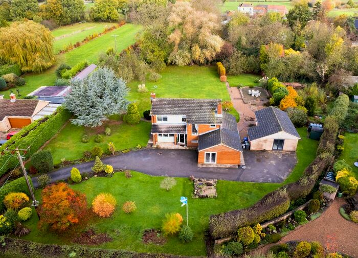 5 Bedroom Detached House For Sale In The Pentlands, Hay Green, Fishlake, Doncaster, DN7