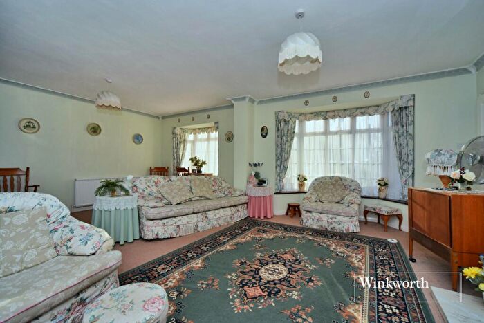 5 Bedroom Detached House For Sale In Kingsmead Avenue, Worcester Park, KT4