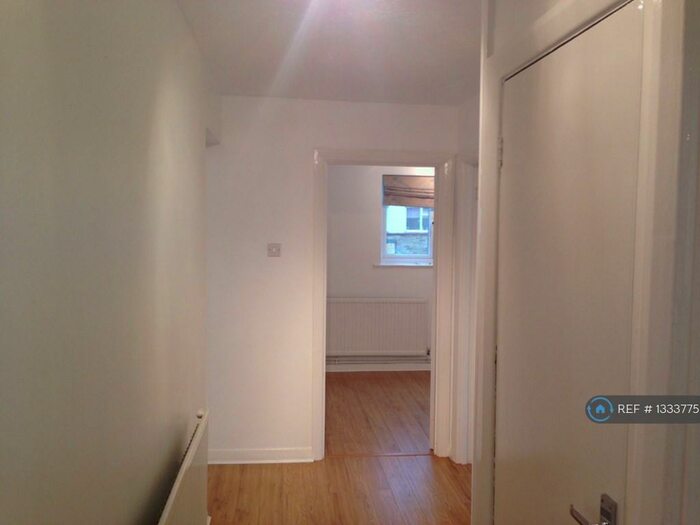 2 Bedroom Flat To Rent In Rodwell Close, Eastcote, HA4