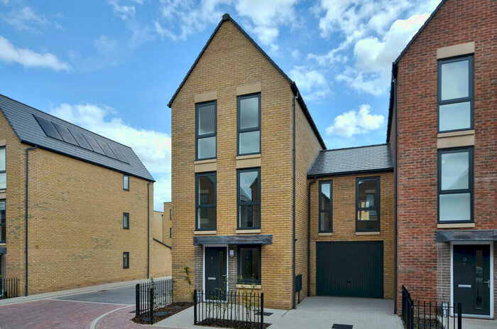 4 Bedroom Semi-Detached House To Rent In Deacon Drive, Trumpington, CB2