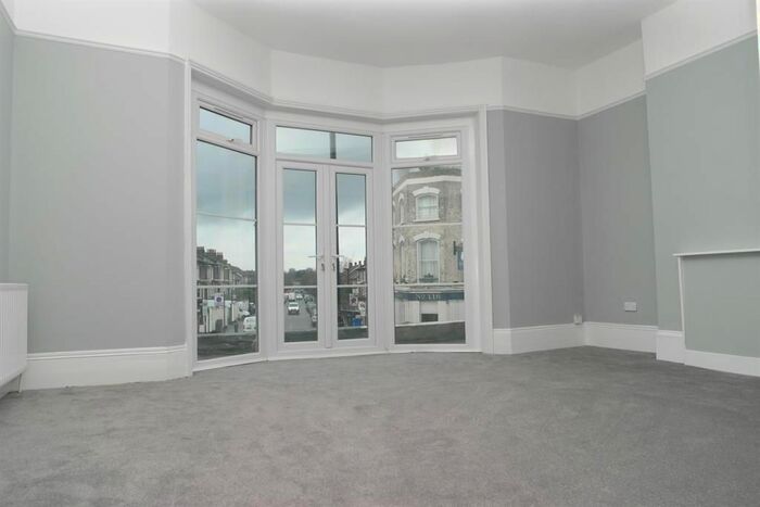 3 Bedroom Flat To Rent In Burnt Ash Road, Lee, London, SE12