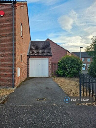 3 Bedroom End Of Terrace House To Rent In James Meadow, Langley Slough, SL3
