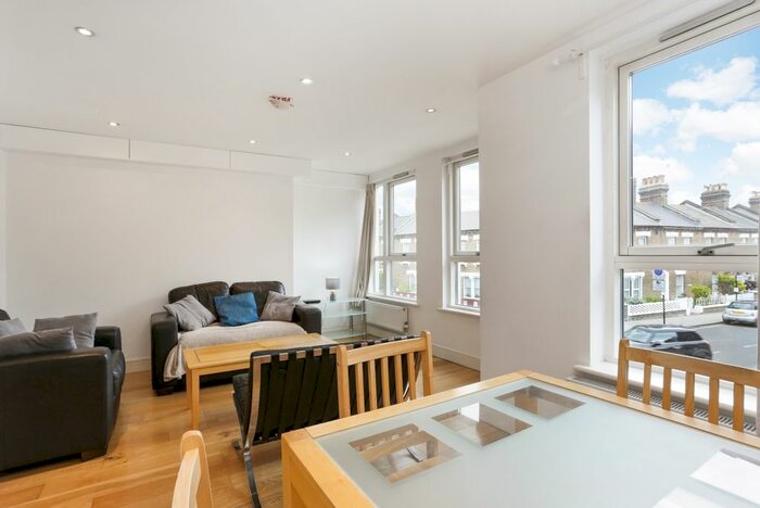 2 Bedroom Flat To Rent In Kilburn Lane, London, W10