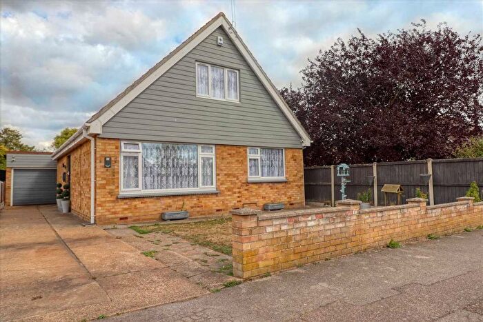 4 Bedroom Detached House For Sale In Clapgate Drive, Little Clacton, CO16
