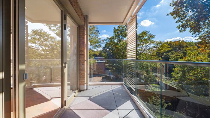 2 Bedroom Flat For Sale In Alton Road, London, SW15