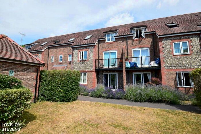2 Bedroom Flat To Rent In Two Rivers Way, Newbury, RG14