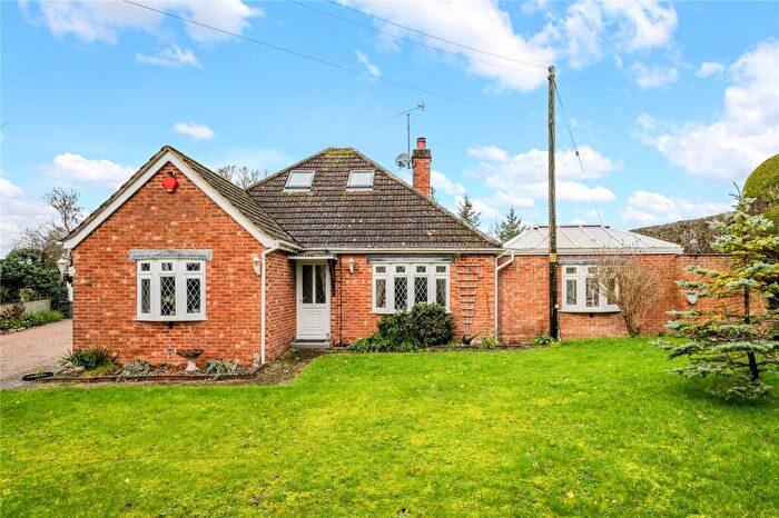 3 Bedroom Bungalow For Sale In Coolham Road, Brooks Green, RH13