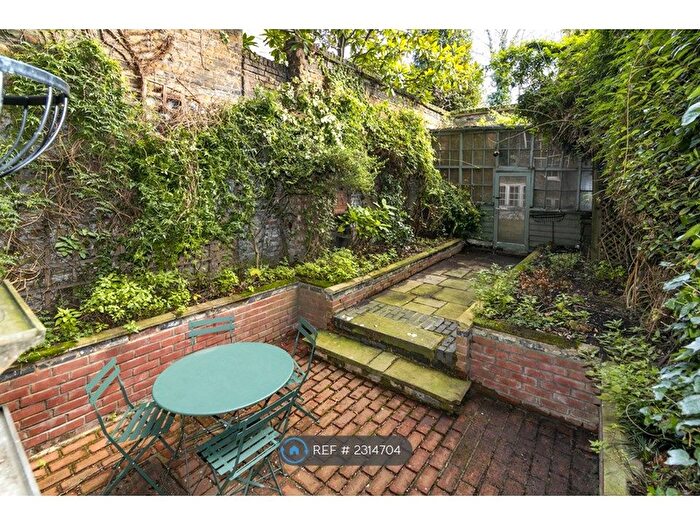 4 Bedroom Semi-Detached House To Rent In Cable Street, London, E1