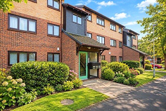 2 Bedroom Flat For Sale In Alders Close, Wanstead, London, E11