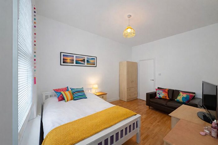Studio To Rent In Stamford Hill, London, N16