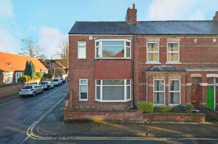 2 Bedroom Flat To Rent In Avenue Road, York, YO30