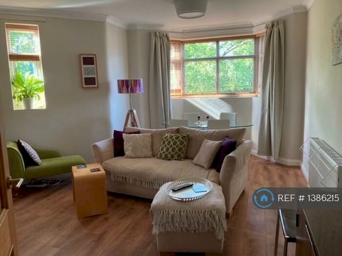 3 Bedroom Flat To Rent In Wilmslow Road, Manchester, M20