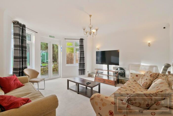 6 Bedroom Detached House To Rent In Alexandra Grove, North Finchley, - See D Virtual Tour!, N12