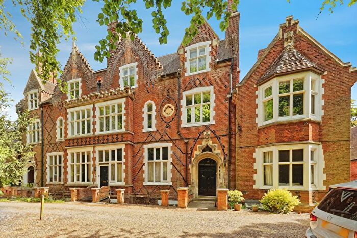 3 Bedroom Flat For Sale In New Dover Road, Canterbury, Kent, CT1