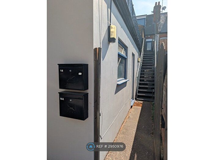 1 Bedroom Flat To Rent In Hampton Hill, Greater London, TW12
