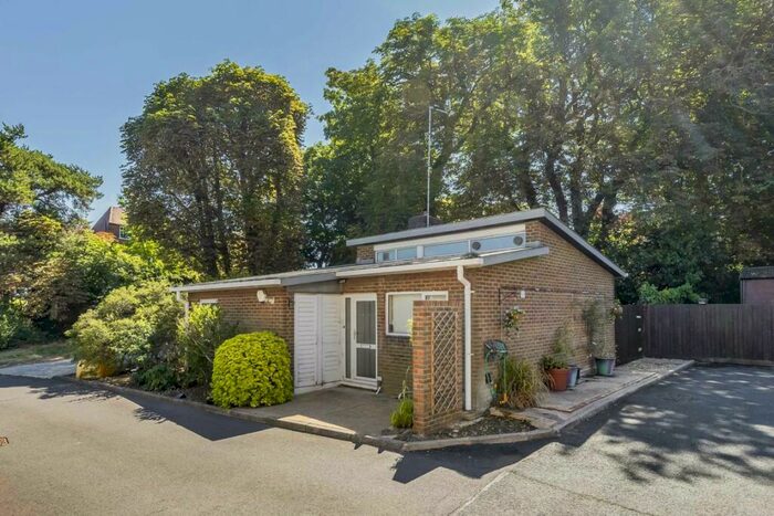 3 Bedroom House To Rent In Meadow Drive, London, N10