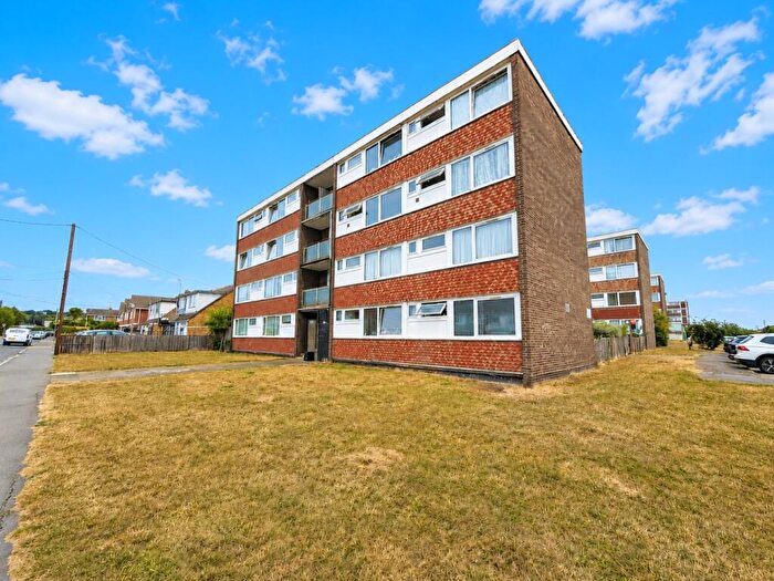 2 Bedroom Flat For Sale In Eversley Court, Roseberry Avenue, Benfleet, SS7