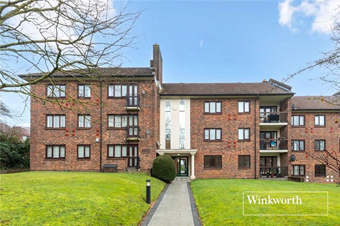 2 Bedroom Flat For Sale In Clandon Gardens, Finchley, London, N3
