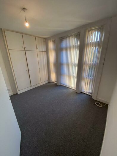 1 Bedroom Flat To Rent In Huntley Road, Kensington, L6