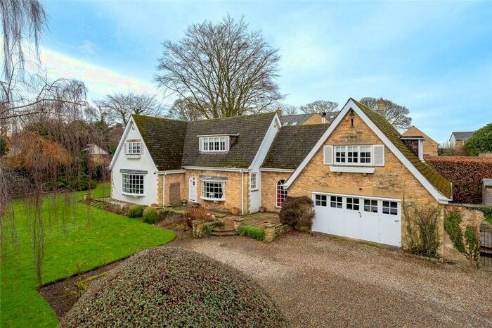 4 Bedroom Detached House For Sale In Cleavesty Lane, East Keswick, LS17