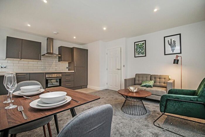 1 Bedroom Flat To Rent In St Andrew's Court, Burley, Leeds, LS3