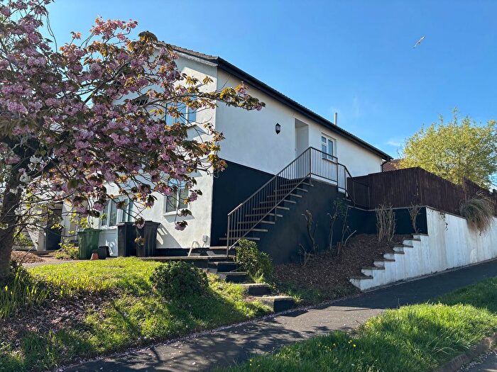3 Bedroom Flat To Rent In Coombe View, Teignmouth, TQ14