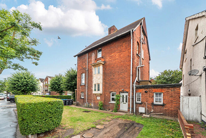 1 Bedroom Apartment For Sale In Norbury Avenue, Thornton Heath, CR7