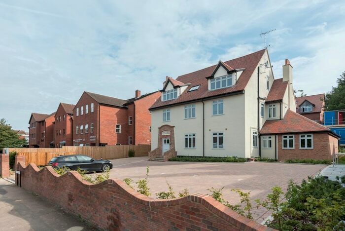 2 Bedroom Flat To Rent In Arden Grove, Harpenden, AL5