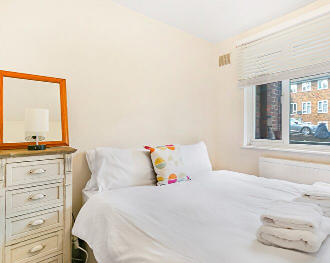 3 Bedroom Flat To Rent In Todd House, The Grange, London, N2