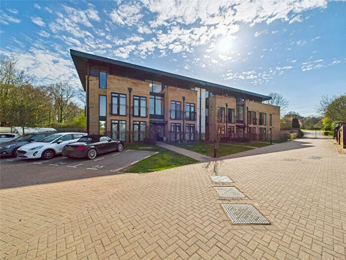 2 Bedroom Flat For Sale In Rye Common Lane, Crondall, Farnham, Hampshire, GU10