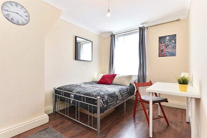 3 Bedroom Flat To Rent In Boyd Street, London, E1