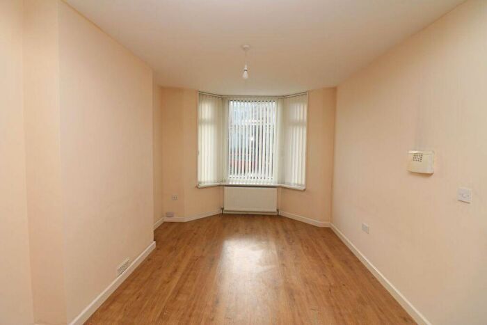 1 Bedroom Flat To Rent In Urban Road Flat, Doncaster, DN4