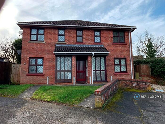 1 Bedroom Flat To Rent In Pembroke Close, Billericay, CM12