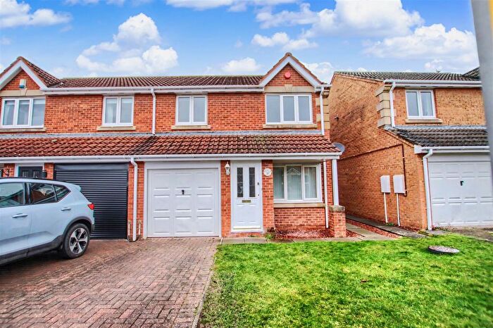 3 Bedroom Semi Detached House For Sale In Cradoc Grove, Ingleby Barwick, TS17
