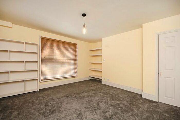 2 Bedroom Flat To Rent In Oxford Road, Kilburn, London, NW6