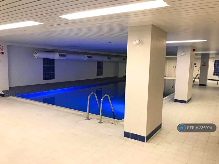 2 Bedroom Flat To Rent In Gainsborouugh House, London, E14