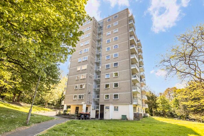 2 Bedroom Flat To Rent In Norley Vale, London, SW15