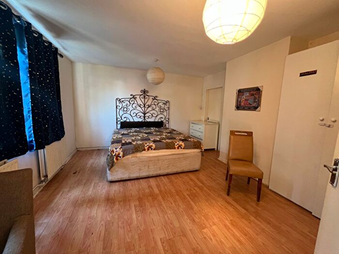 2 Bedroom Maisonette To Rent In Court Mead, Northolt, UB5