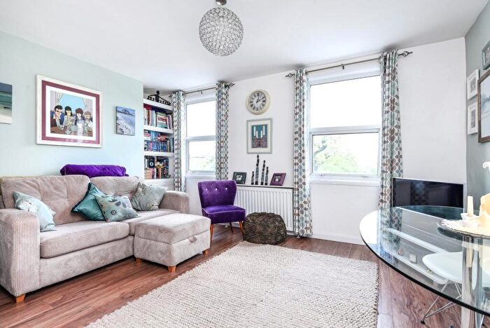 1 Bedroom Flat For Sale In Battersea Rise, Battersea, London, SW11
