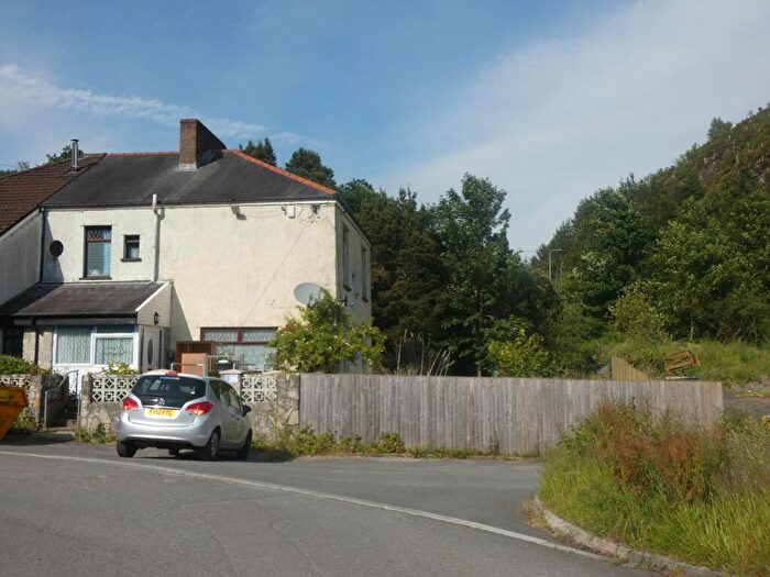 3 Bedroom Semi-Detached House For Sale In Oakwood Avenue, Pontrhydyfen, Port Talbot., SA12